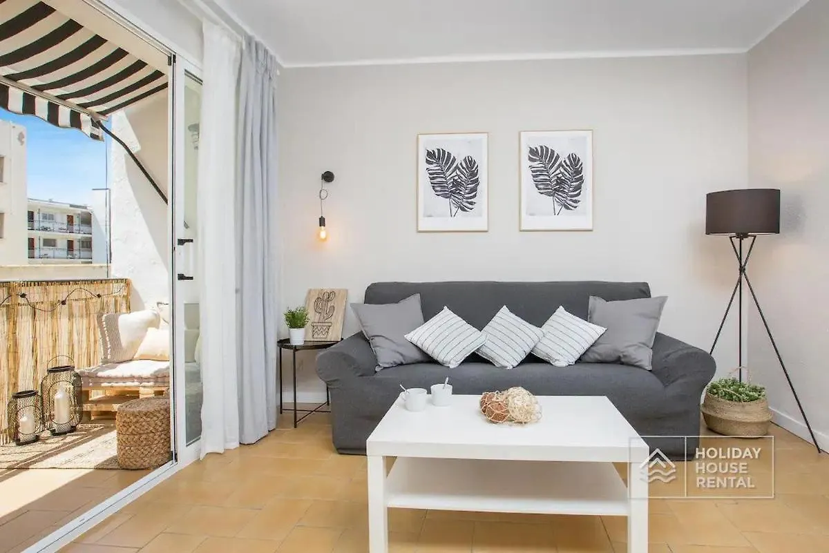 Cosy 3-Bedroom Apartment For 6-8 People Just 50M From The Beach Salou 0*,  España