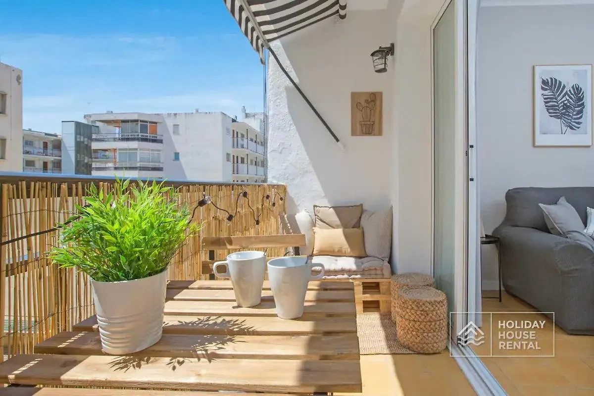 Cosy 3-Bedroom Apartment For 6-8 People Just 50M From The Beach Salou España