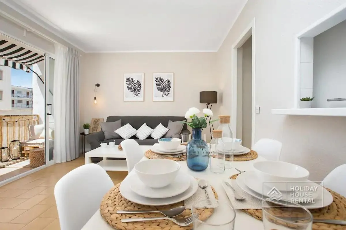 Cosy 3-Bedroom Apartment For 6-8 People Just 50M From The Beach Salou