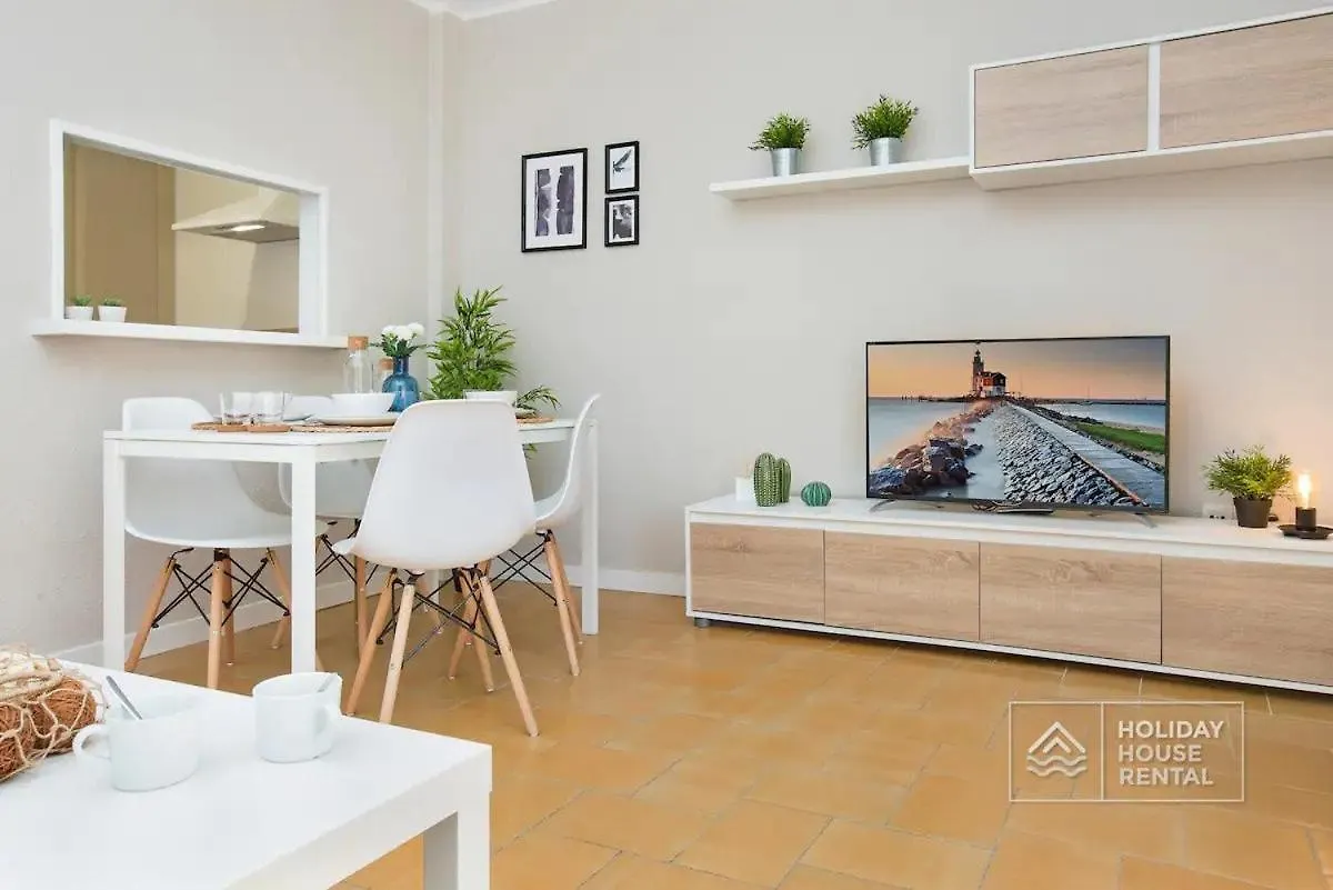 Cosy 3-Bedroom Apartment For 6-8 People Just 50M From The Beach Salou